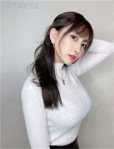 《日本A片中文字幕精华液-美女胸罩脱落》